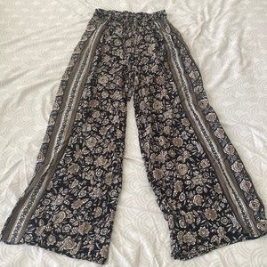 American Eagle soft straight legged adjustable pants